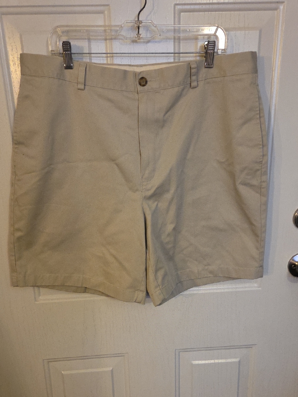 L.L. Bean Men's Flat-Front Shorts in Light Khaki Size 38